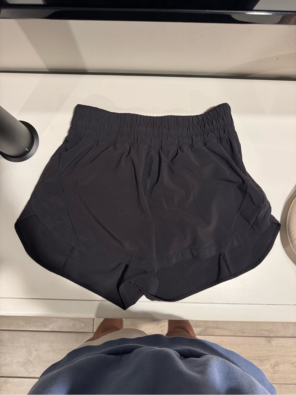 lululemon black tract that 3” short size 6